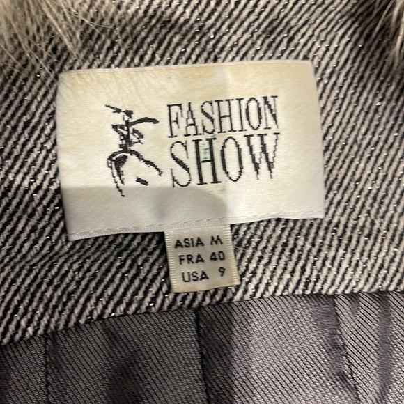 Wool Trench coat with removal fur collar - Picture 4 of 14